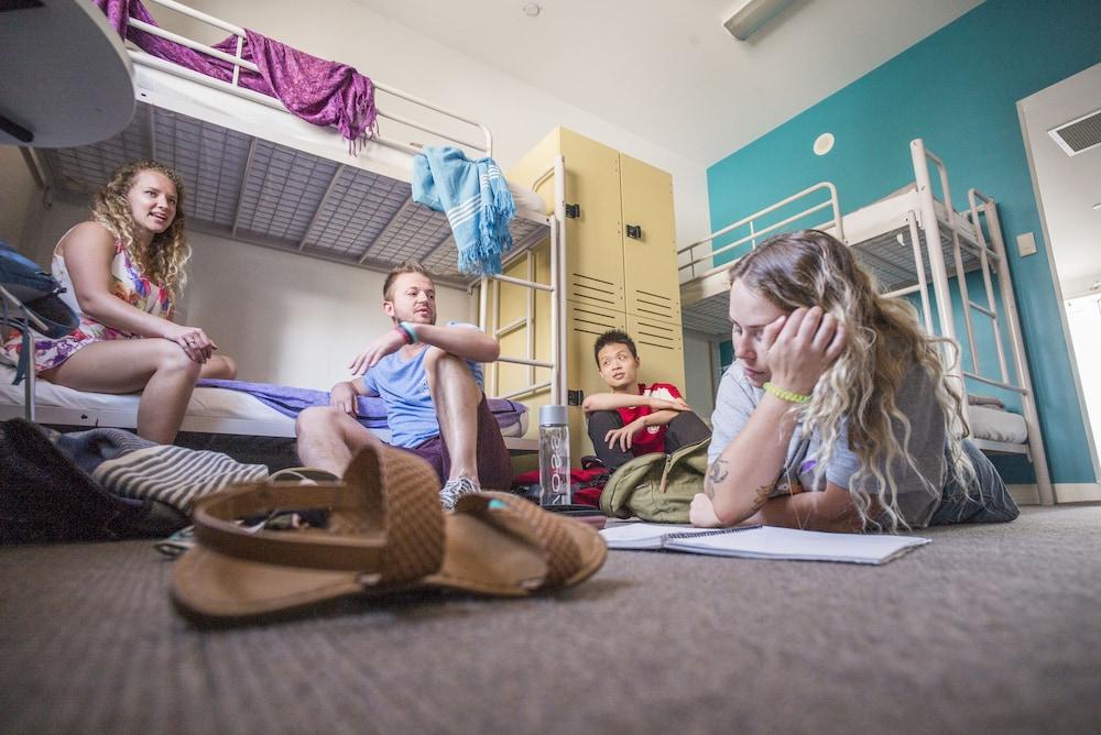 Yha Sydney Harbour Pansiyon Dış mekan fotoğraf Students in a residence hall at the University of New Brunswick