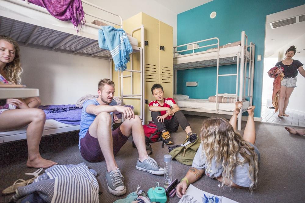 Yha Sydney Harbour Pansiyon Dış mekan fotoğraf Students in a shared room at the University of Nottingham's halls of residence