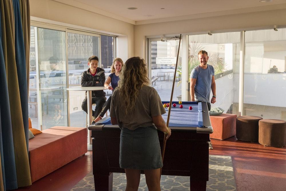 Yha Sydney Harbour Pansiyon Dış mekan fotoğraf Students playing pool at the University of New South Wales
