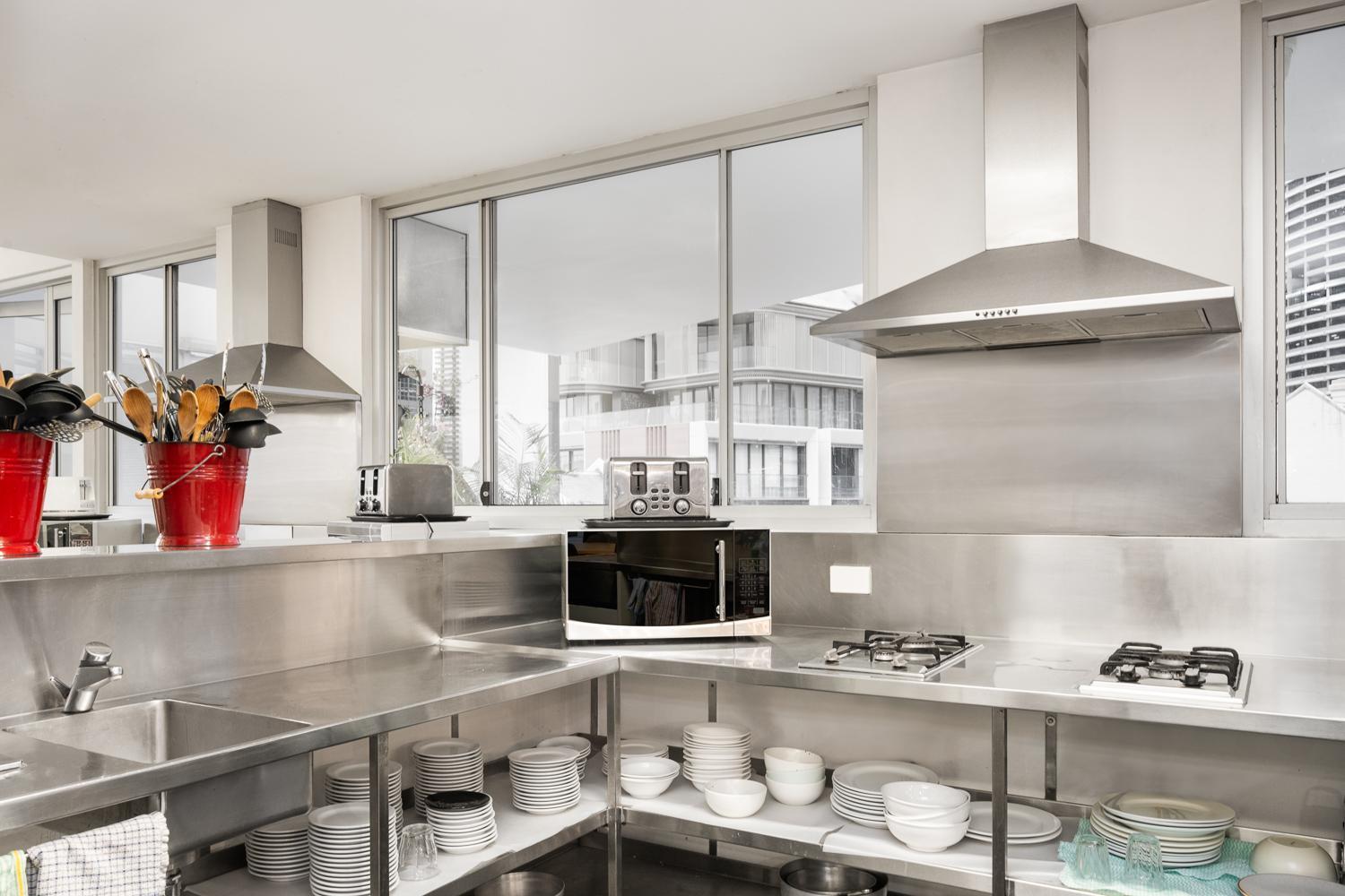 Yha Sydney Harbour Pansiyon Dış mekan fotoğraf A commercial kitchen