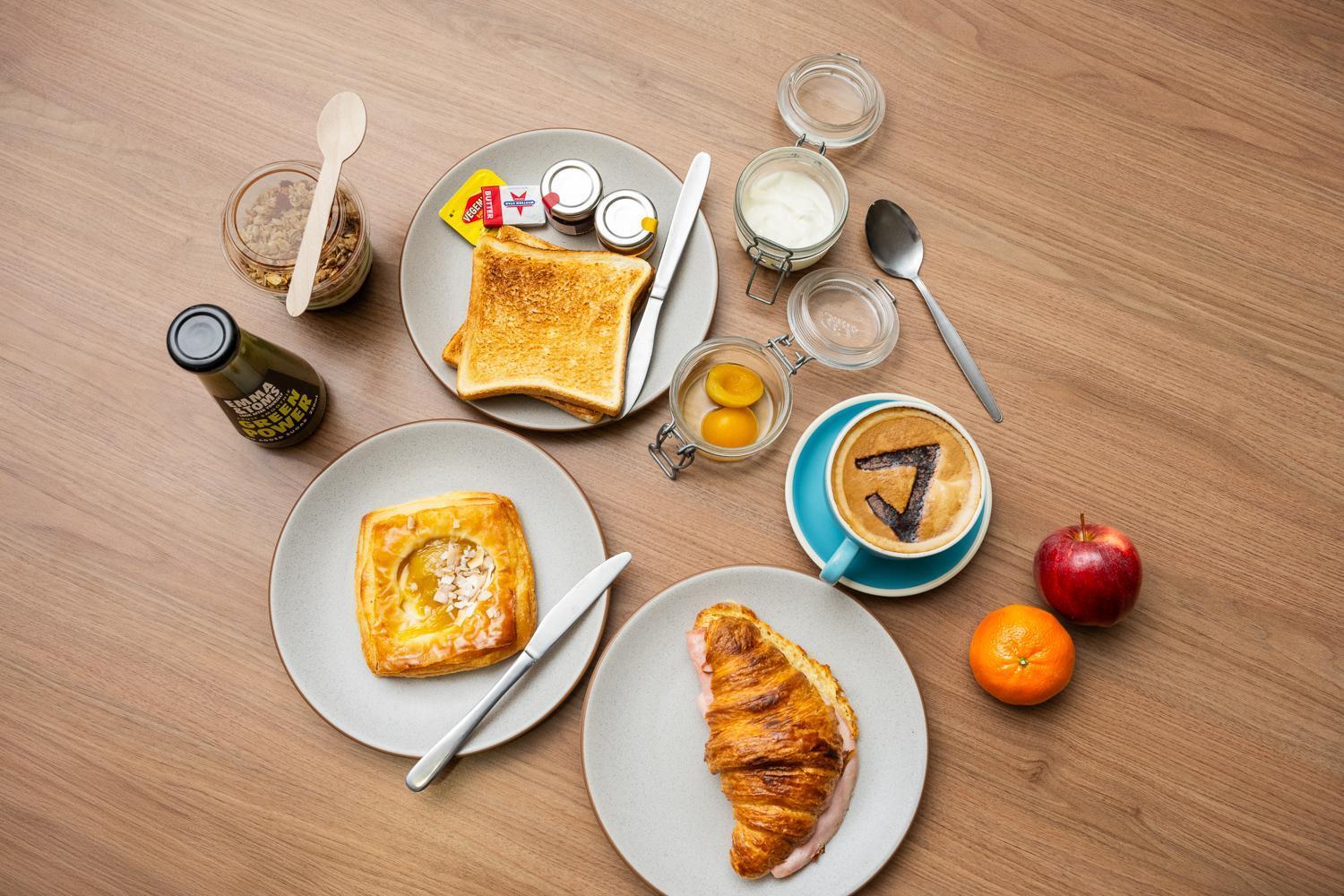 Yha Sydney Harbour Pansiyon Dış mekan fotoğraf Breakfast at the hotel